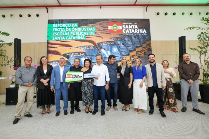 Vice-prefeito Auri Mathias participou da entrega