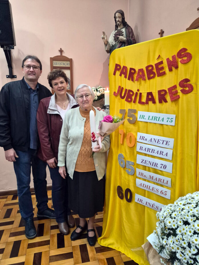 Ir. Bárbara, seu sobrinho Danilo Heberle e esposa